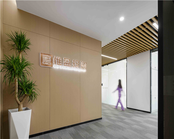 独栋办公楼装修施工案例：某金融企业总部智能化升级项目